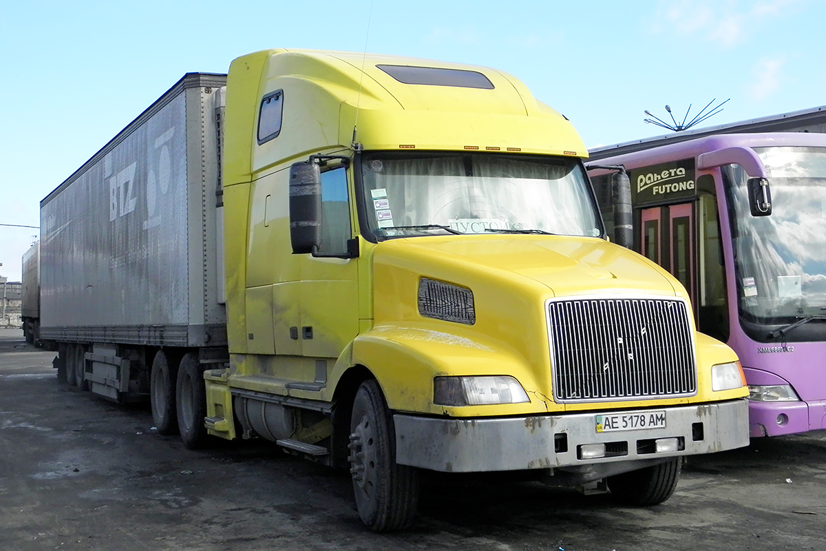 Днепропетровская область, № АЕ 5178 АМ — Volvo VNL660