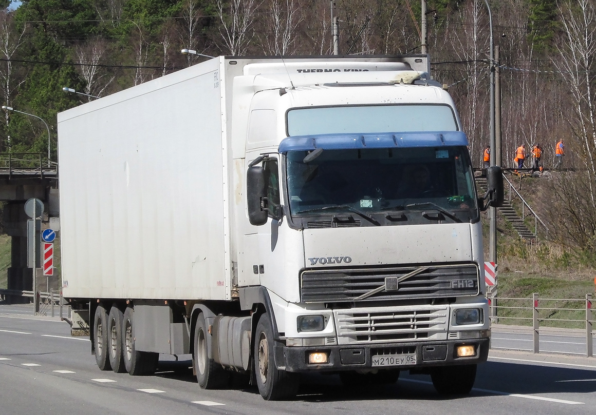 Дагестан, № М 210 ЕУ 05 — Volvo ('1993) FH12.460