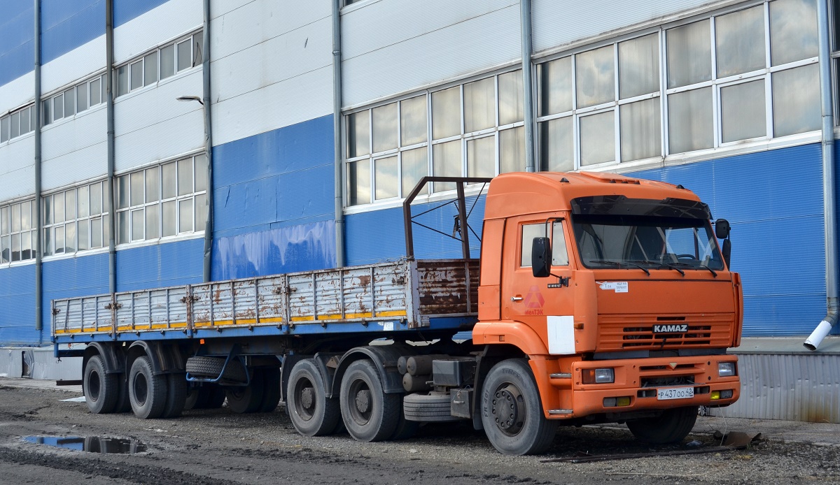 Кемеровская область, № Р 437 ОО 42 — КамАЗ-6460-63
