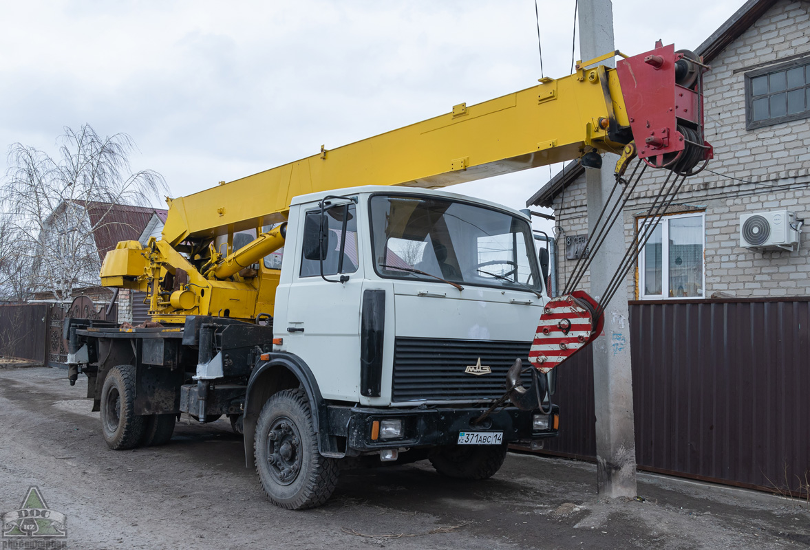 Павлодарская область, № 371 ABC 14 — МАЗ-5337 [533700]
