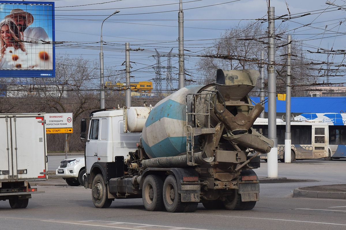 Волгоградская область, № В 535 НХ 134 — МАЗ-63035
