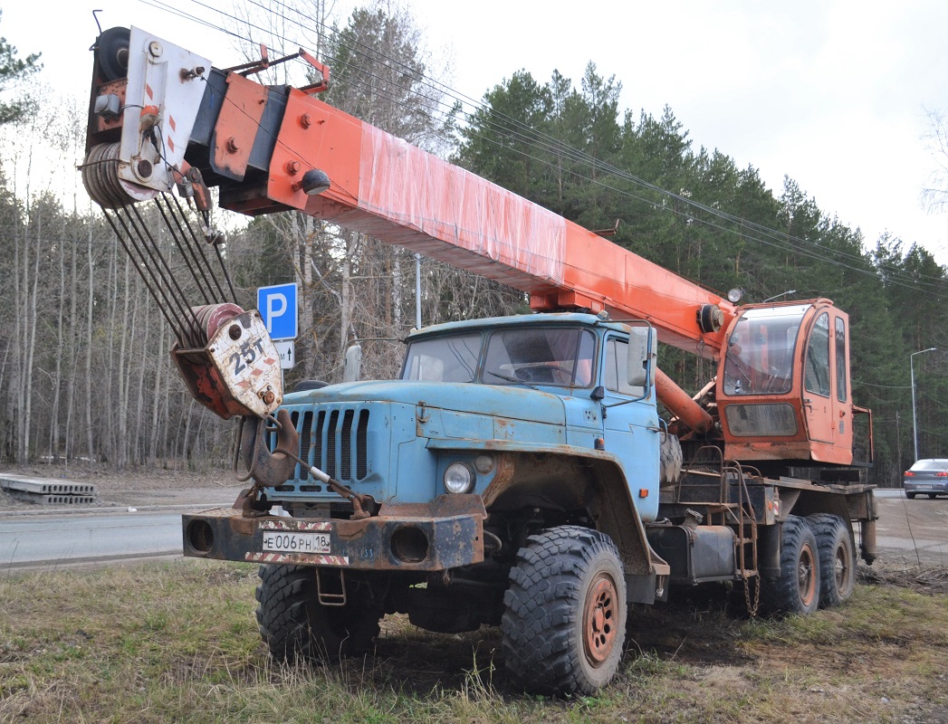 Удмуртия, № Е 006 РН 18 — Урал-4320-40