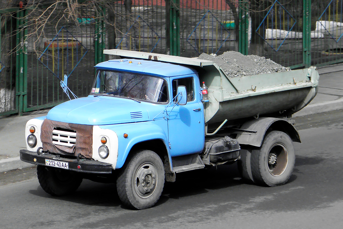 Днепропетровская область, № 232-40 АА — ЗИЛ-130Д1