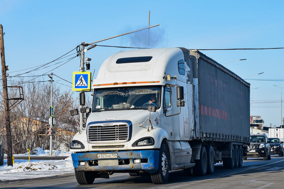 Свердловская область, № А 323 НВ 196 — Freightliner Columbia