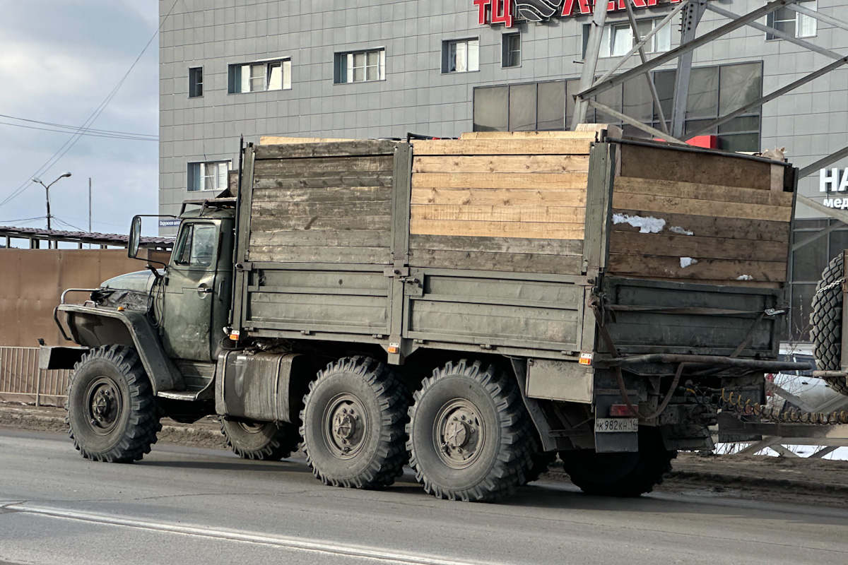Саха (Якутия), № К 982 КН 14 — Урал-375Е