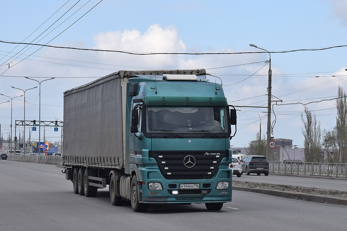 Воронежская область, № Н 144 ЕВ 136 — Mercedes-Benz Actros ('2003) 1841