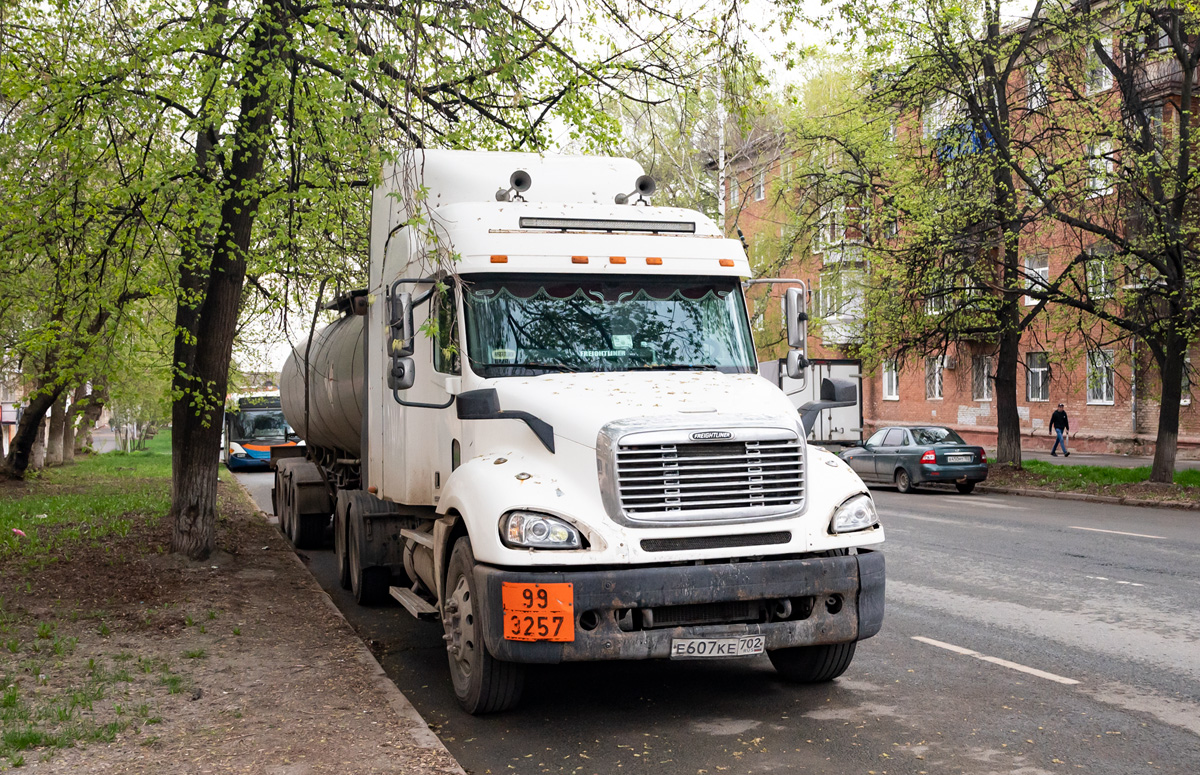 Башкортостан, № Е 607 КЕ 702 — Freightliner Columbia