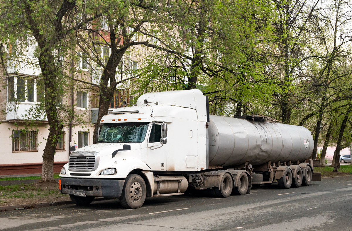 Башкортостан, № Е 607 КЕ 702 — Freightliner Columbia