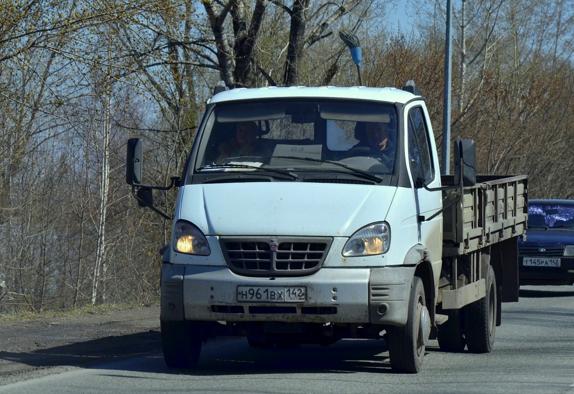Кемеровская область, № Н 961 ВХ 142 — ГАЗ-331061 "Валдай"