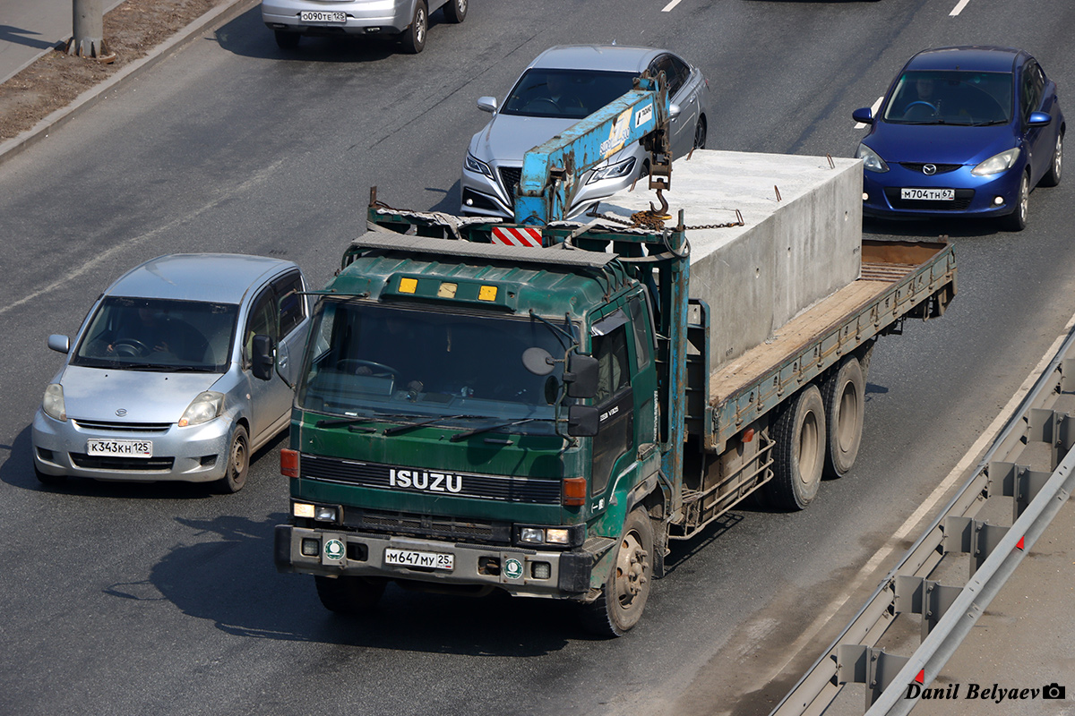 Приморский край, № М 647 МУ 25 — Isuzu V305