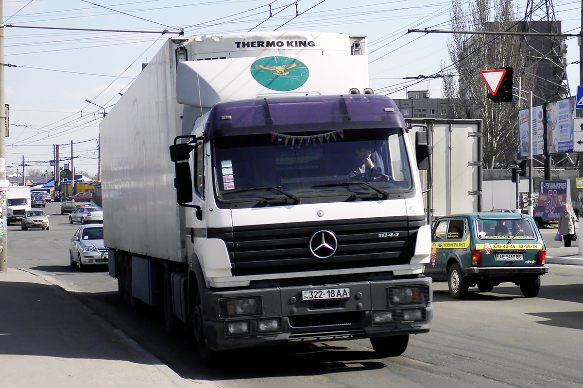 Днепропетровская область, № 322-18 АА — Mercedes-Benz SK 1844