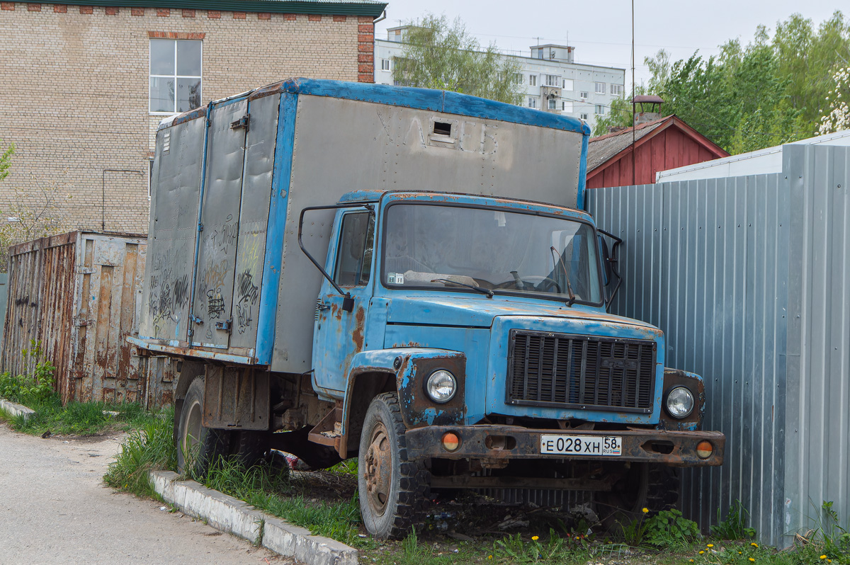 Пензенская область, № Е 028 ХН 58 — ГАЗ-33073