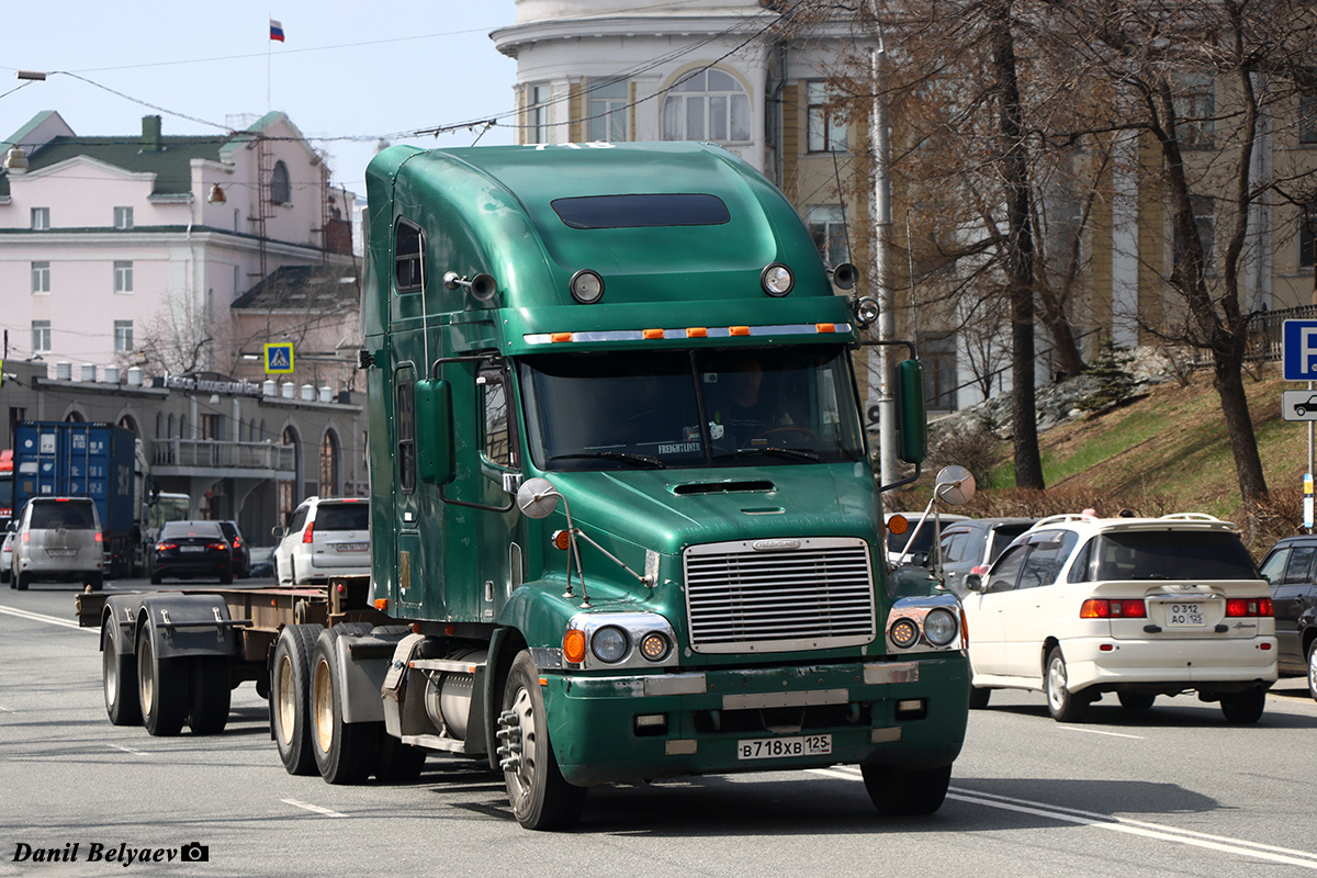 Приморский край, № В 718 ХВ 125 — Freightliner Century Class