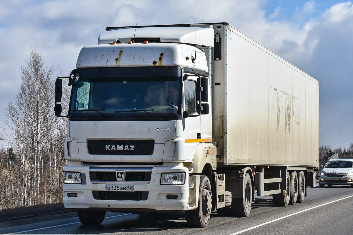 Липецкая область, № О 135 ЕМ 48 — КамАЗ-5490-S5(87)