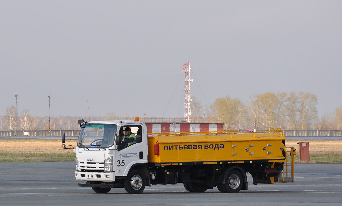 Новосибирская область, № 35 — Isuzu (общая модель)