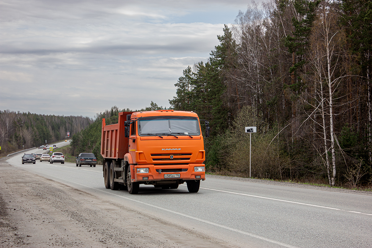 Свердловская область, № Х 585 ВЕ 196 — КамАЗ-65115-A4(23)