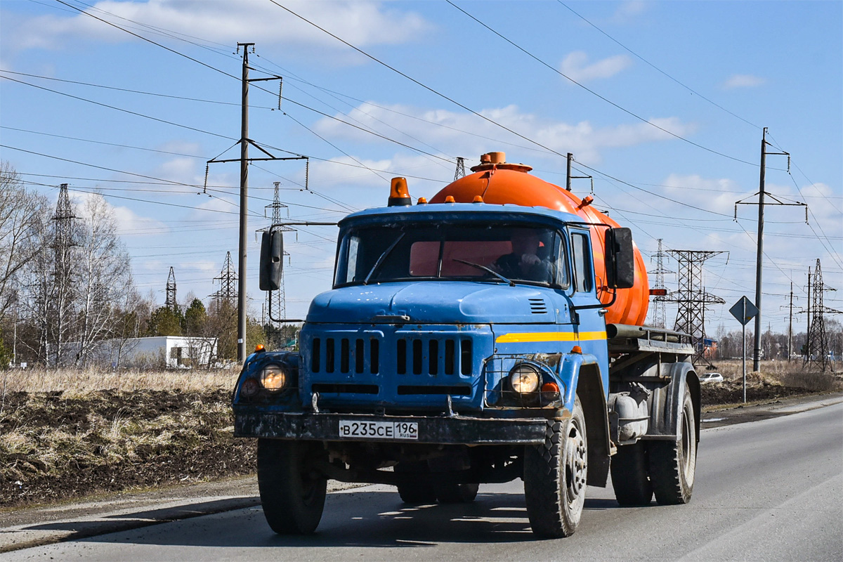Тюменская область, № В 235 СЕ 196 — ЗИЛ-130 (общая модель)