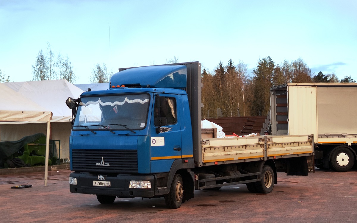 Тверская область, № Е 090 РЕ 69 — МАЗ-437130