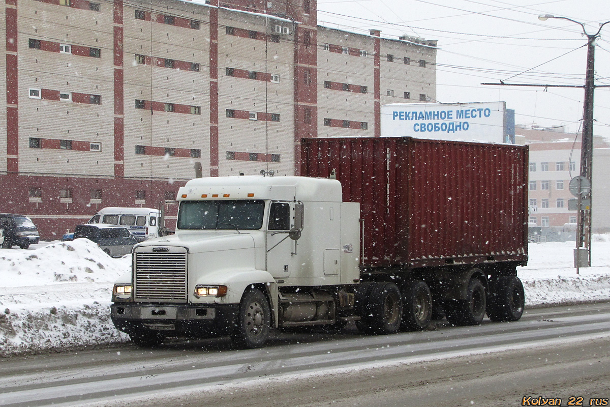 Омская область, № Н 327 АК 55 — Freightliner FLD 120