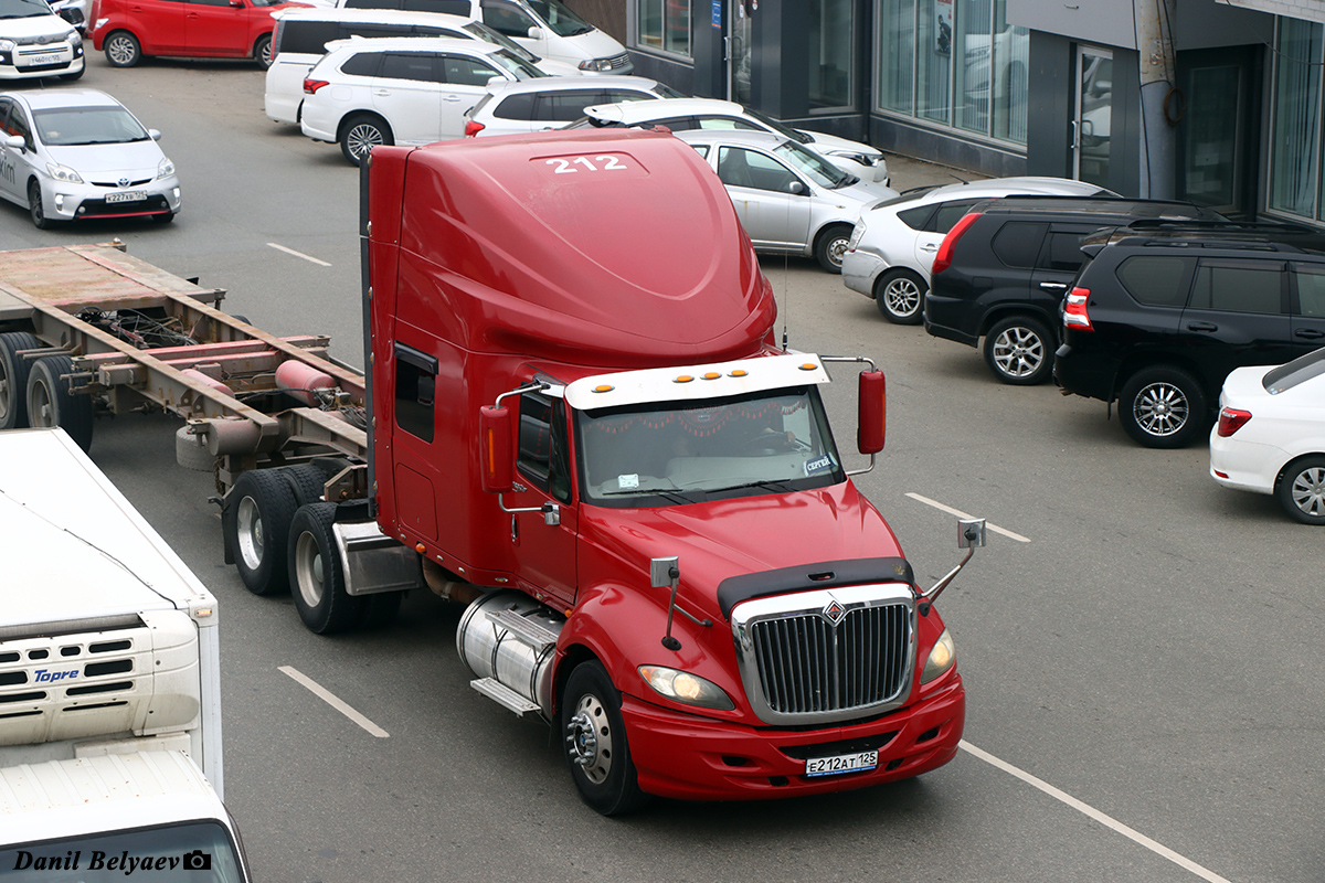 Приморский край, № Е 212 АТ 125 — International Prostar
