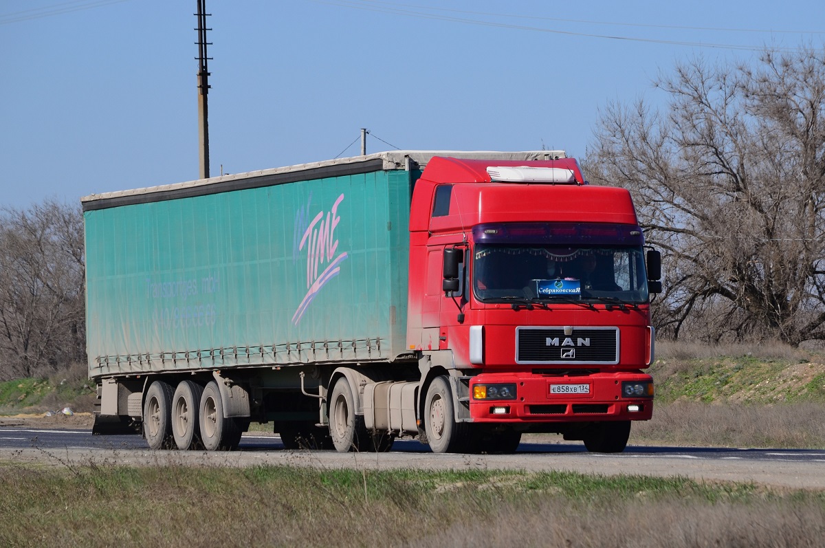 Волгоградская область, № Е 858 ХВ 134 — MAN F2000 18.343