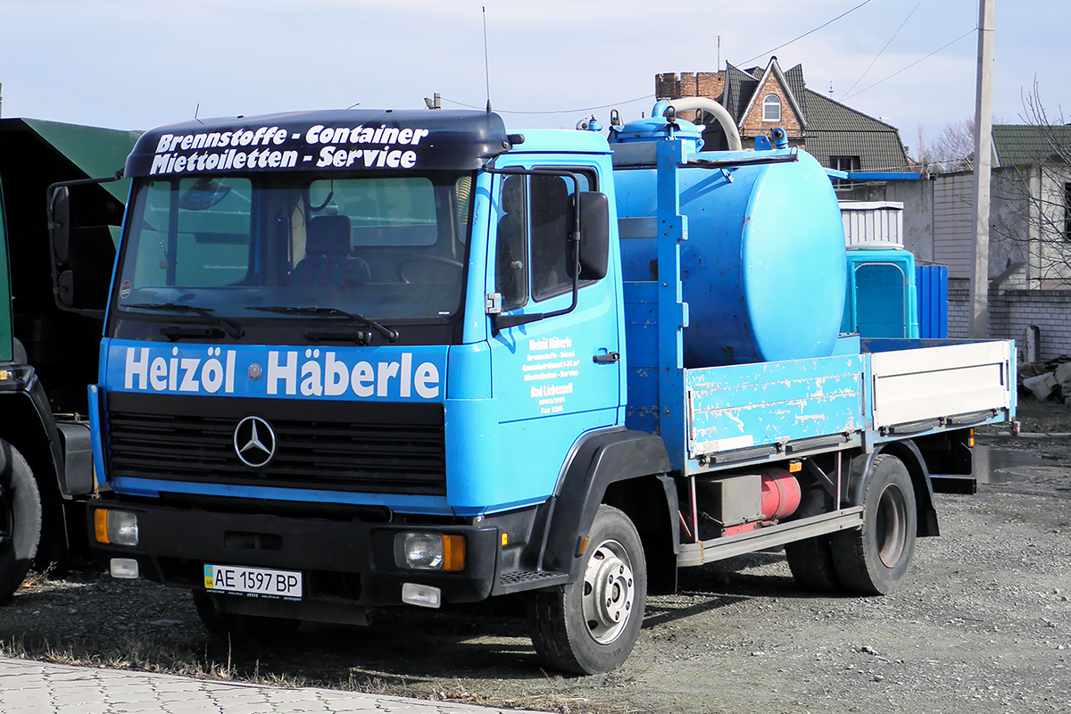 Днепропетровская область, № АЕ 1597 ВР — Mercedes-Benz LK 817