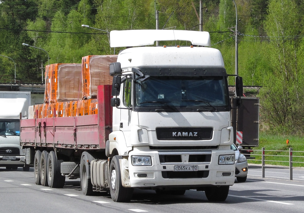 Краснодарский край, № С 065 КА 193 — КамАЗ-5490-S5(87)