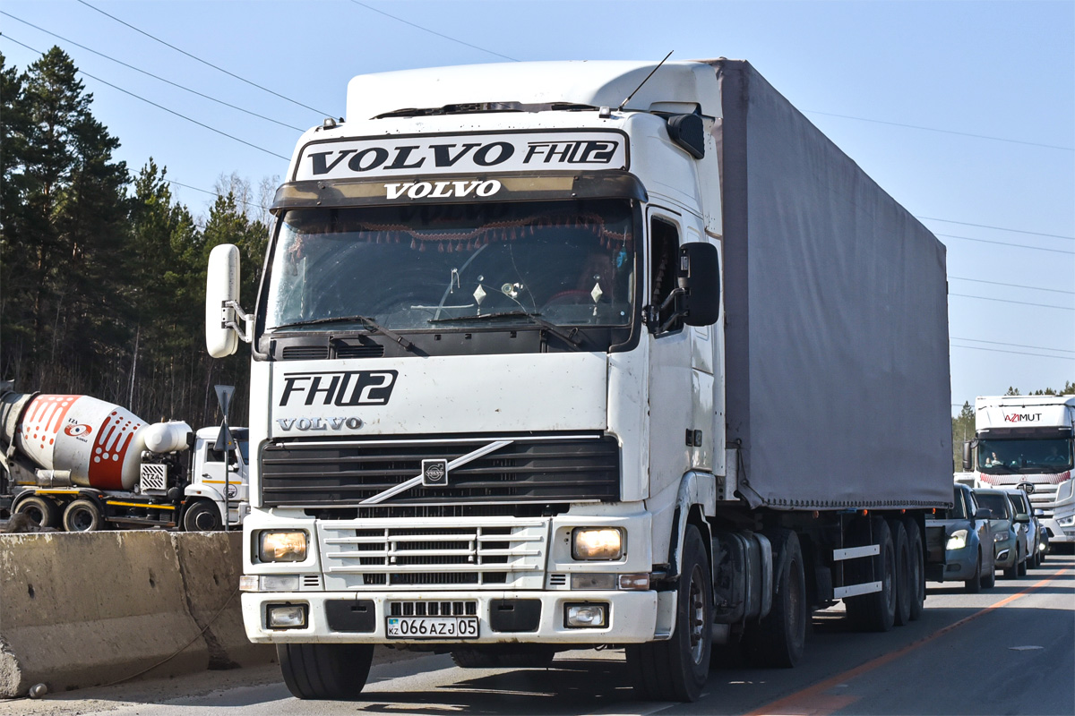 Алматинская область, № 066 AZJ 05 — Volvo ('1993) FH12.420