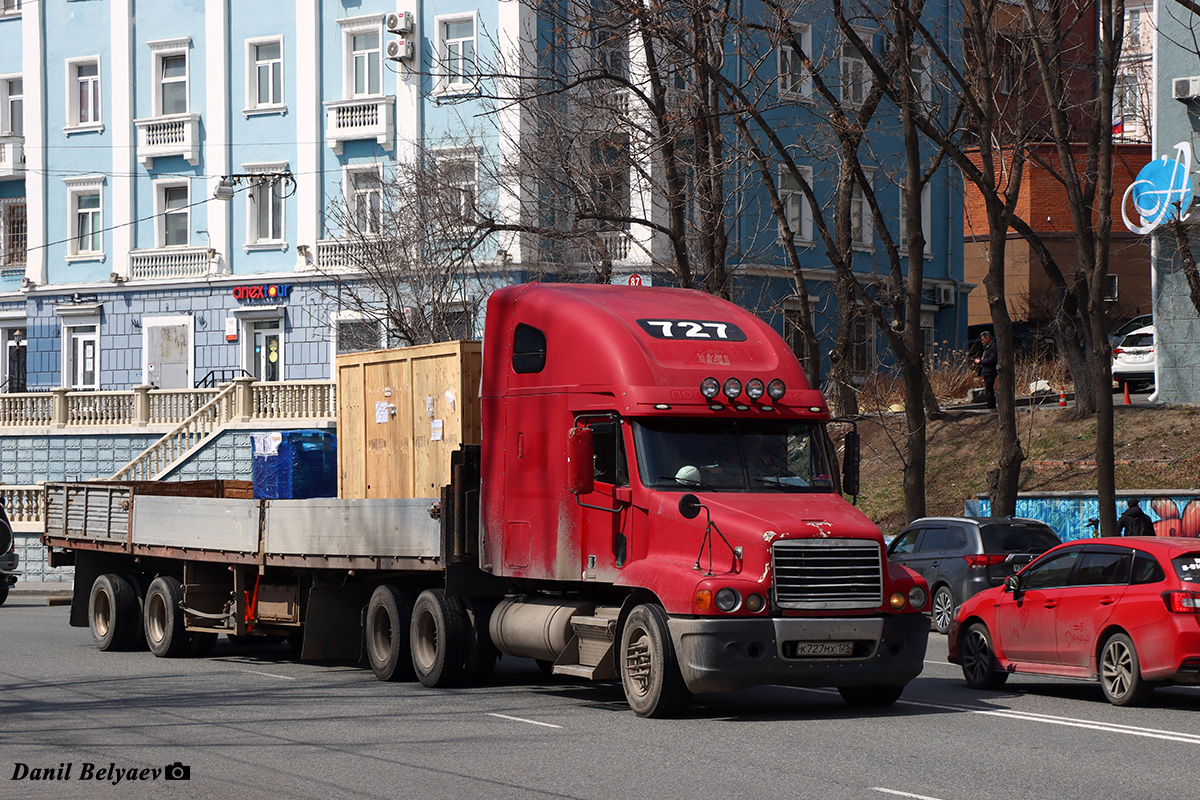 Приморский край, № К 727 МХ 125 — Freightliner Century Class