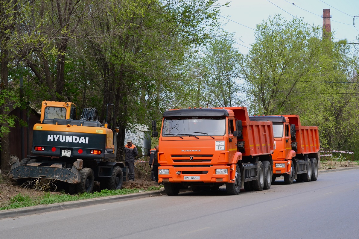 Волгоградская область, № 1189 ЕА 34 — Hyundai R140W; Волгоградская область, № К 205 ВО 134 — КамАЗ-65115-50
