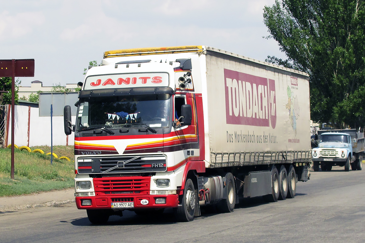 Закарпатская область, № АО 9977 АЕ — Volvo ('1993) FH12.460