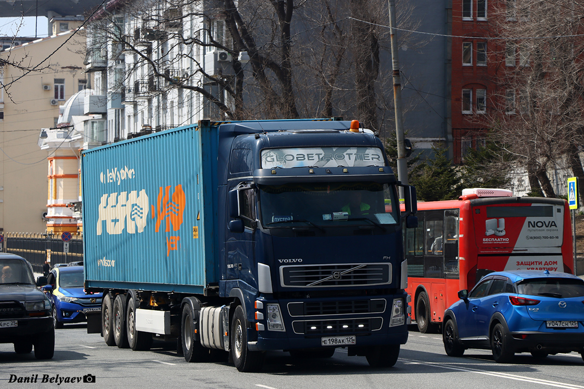Приморский край, № Е 198 АК 125 — Volvo ('2002) FH12.520