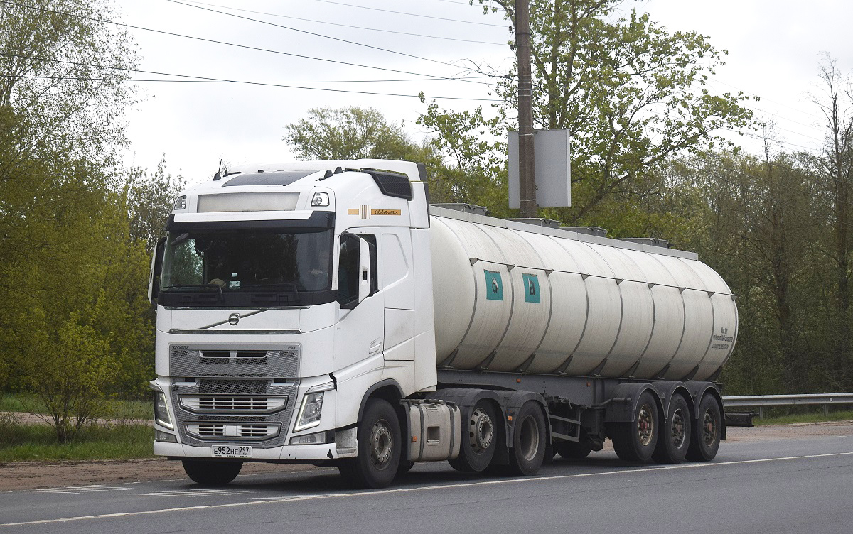 Московская область, № Е 952 НЕ 797 — Volvo ('2012) FH.460