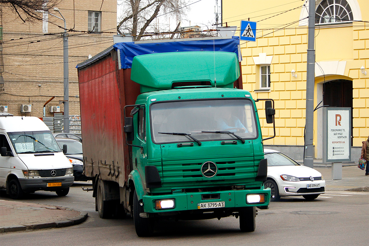 Харьковская область, № АХ 3795 АТ — Mercedes-Benz SK 1820