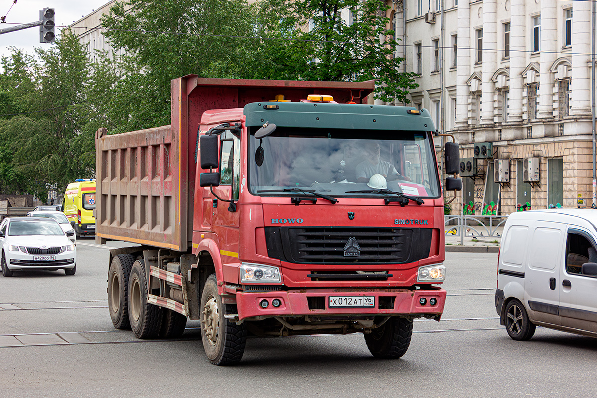 Свердловская область, № Х 012 АТ 96 — Howo HW ZZ3327