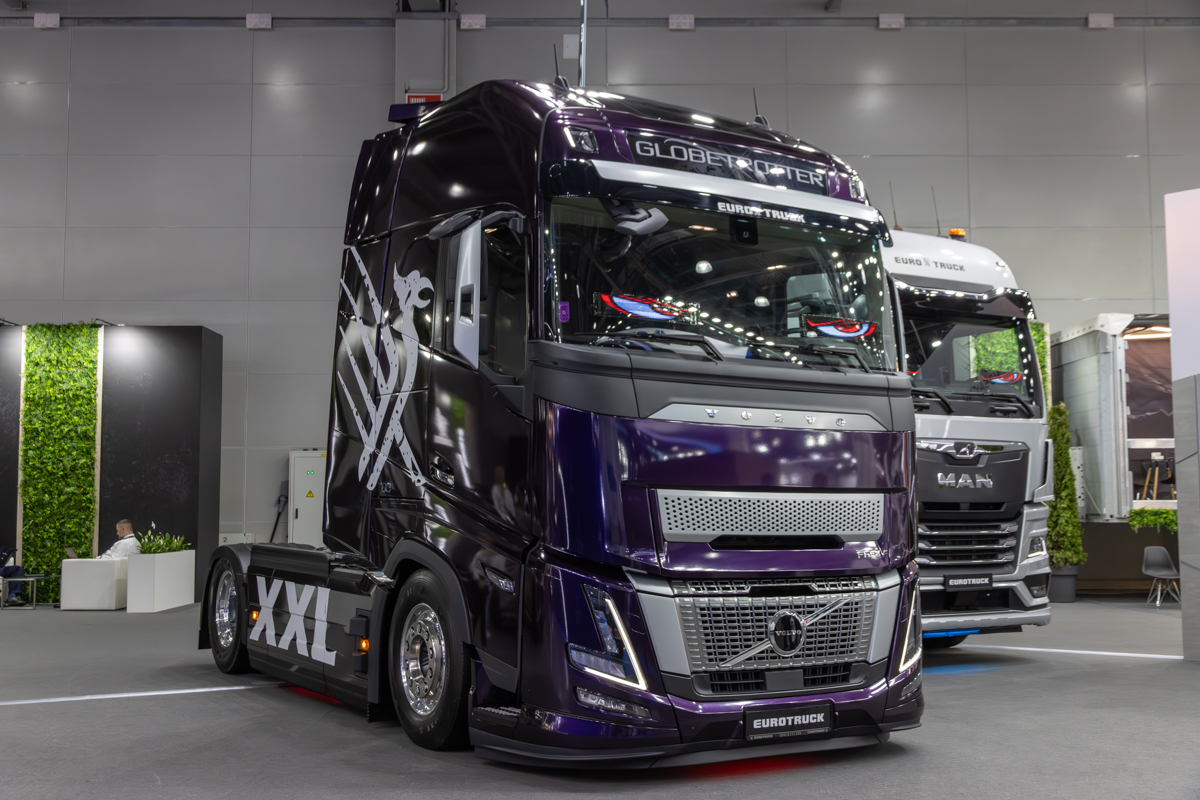 Москва, № (77) Б/Н 0188 — Volvo ('2024) FH16.780 Aero; Москва — Автомобили без номеров; Москва — Новые автомобили; Московская область — Выставка "COMvex" и "CTT Expo"— 2025