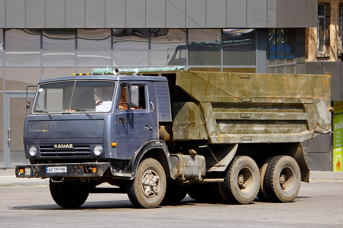 Днепропетровская область, № АЕ 5951 МВ — КамАЗ-5410