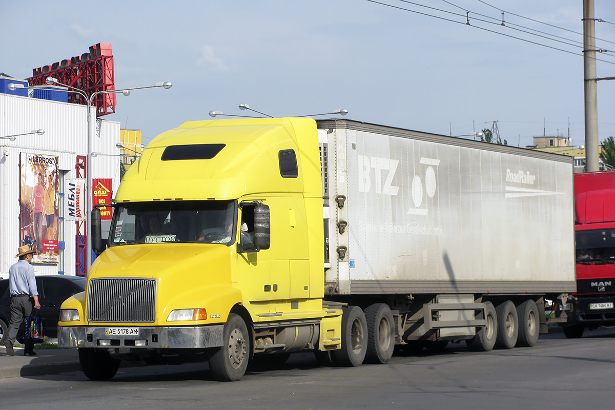Днепропетровская область, № АЕ 5178 АМ — Volvo VNL660