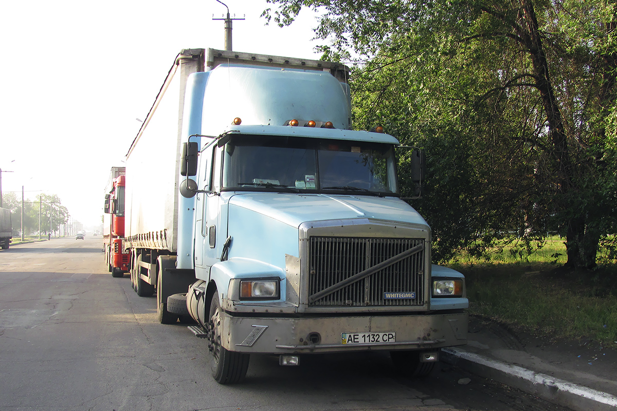 Днепропетровская область, № АЕ 1132 СР — Volvo-White (Общая модель)