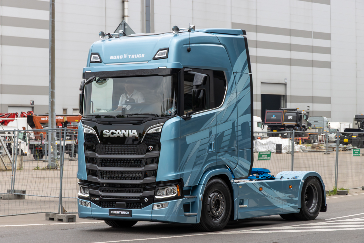 Москва, № (77) Б/Н 0195 — Scania ('2016) S770; Москва — Автомобили без номеров; Москва — Новые автомобили; Scania ('2016) S-Series "Frost Edition" (Московская область); Московская область — Выставка "COMvex" и "CTT Expo"— 2025