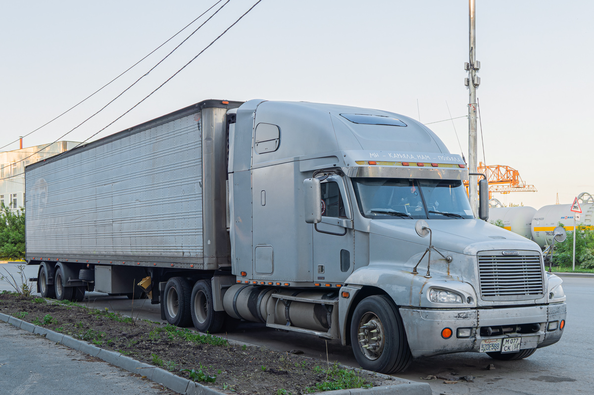 Пензенская область, № М 077 СК 58 — Freightliner Century Class