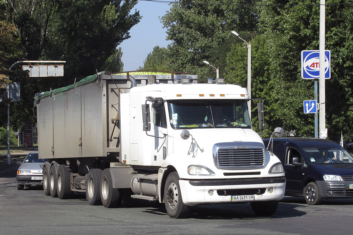 Киев, № АА 2631 ІР — Freightliner Columbia