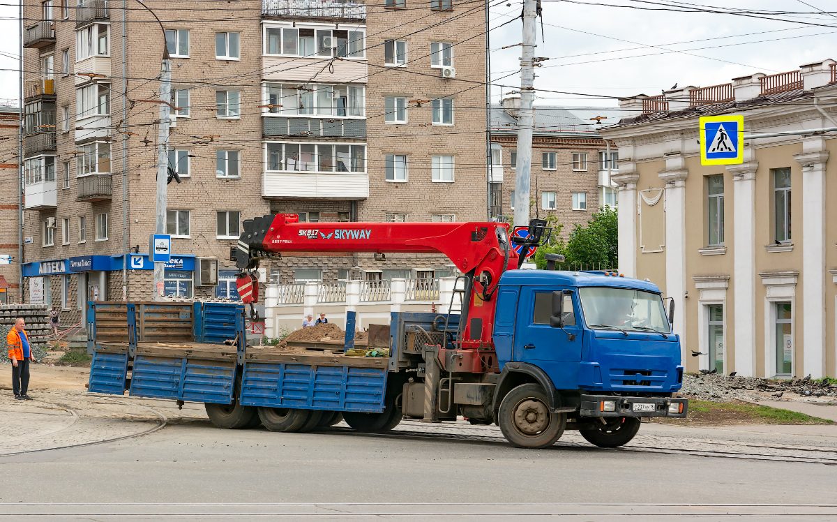 Удмуртия, № С 237 НУ 18 — КамАЗ-53215-13 [53215N]