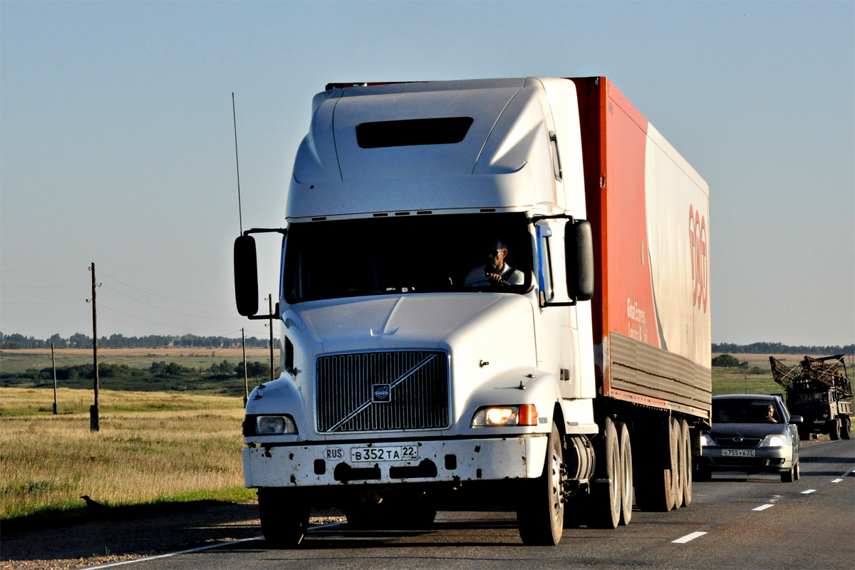 Алтайский край, № В 352 ТА 22 — Volvo VNL660