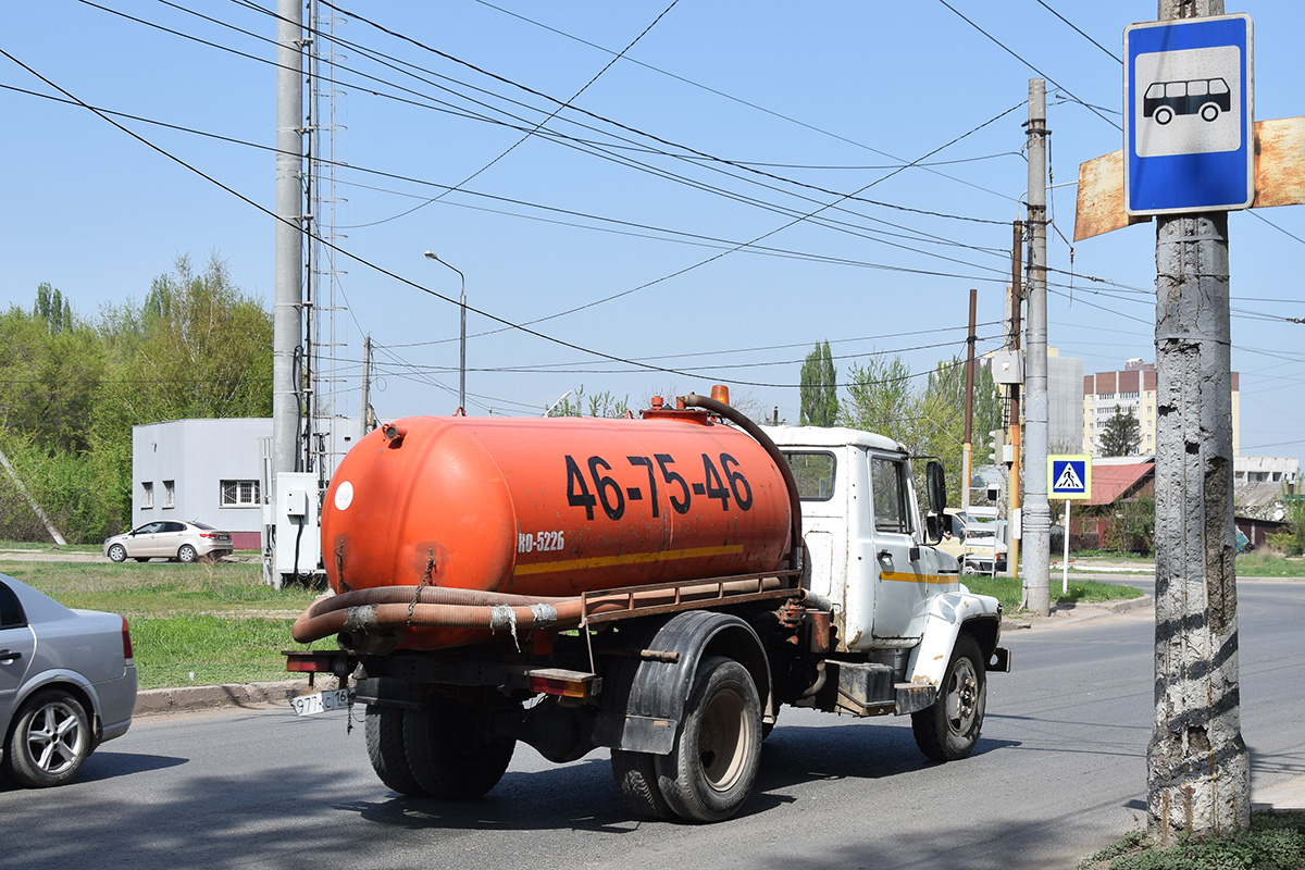 Саратовская область, № В 977 КС 164 — ГАЗ-3307
