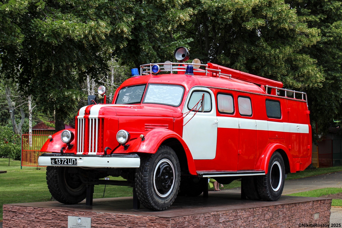 Краснодарский край, № Е 1372 ЦП — ЗИЛ-164; Краснодарский край — Автомобили на постаментах; Техника на постаментах, памятники (Краснодарский край)