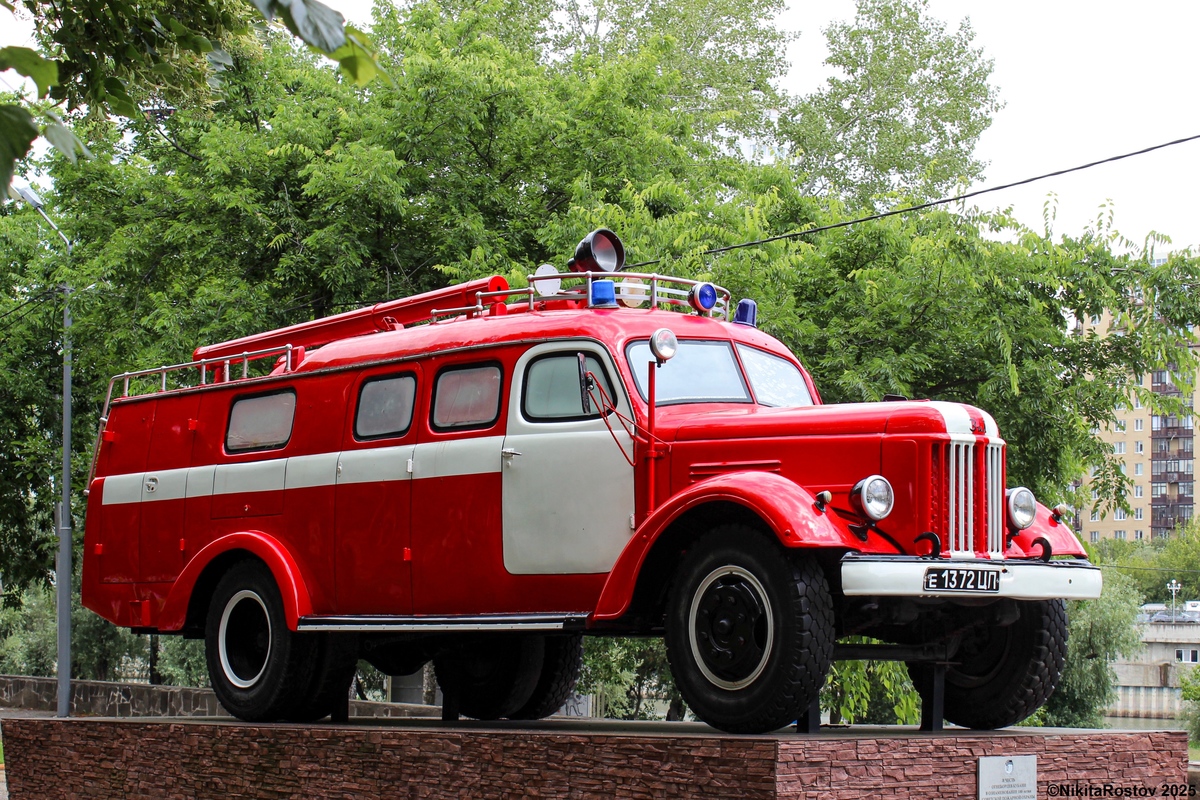 Краснодарский край, № Е 1372 ЦП — ЗИЛ-164; Краснодарский край — Автомобили на постаментах; Техника на постаментах, памятники (Краснодарский край)