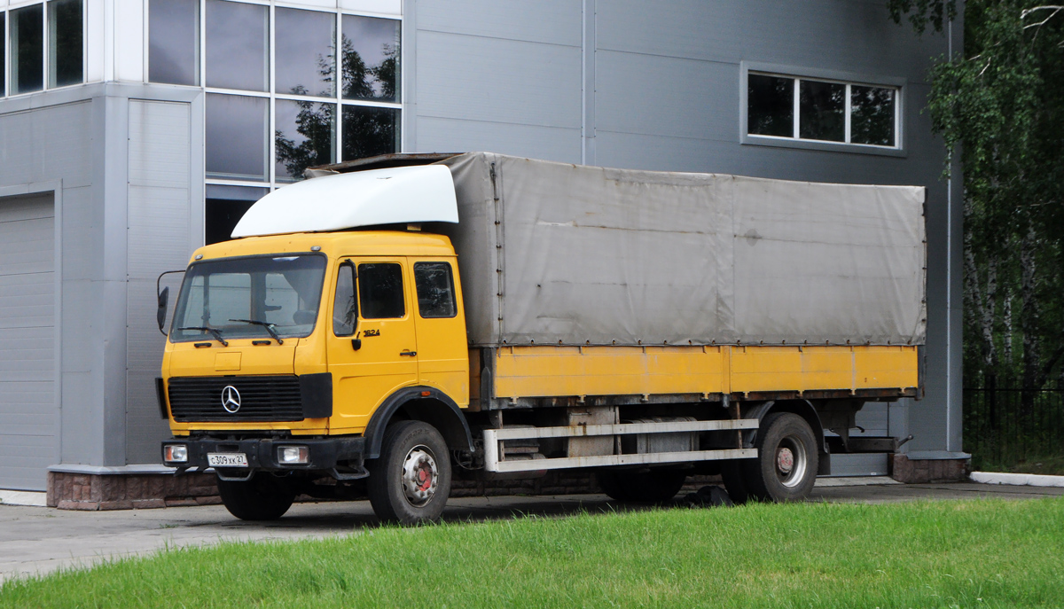 Хабаровский край, № С 309 ХК 27 — Mercedes-Benz NG (общ. мод.)