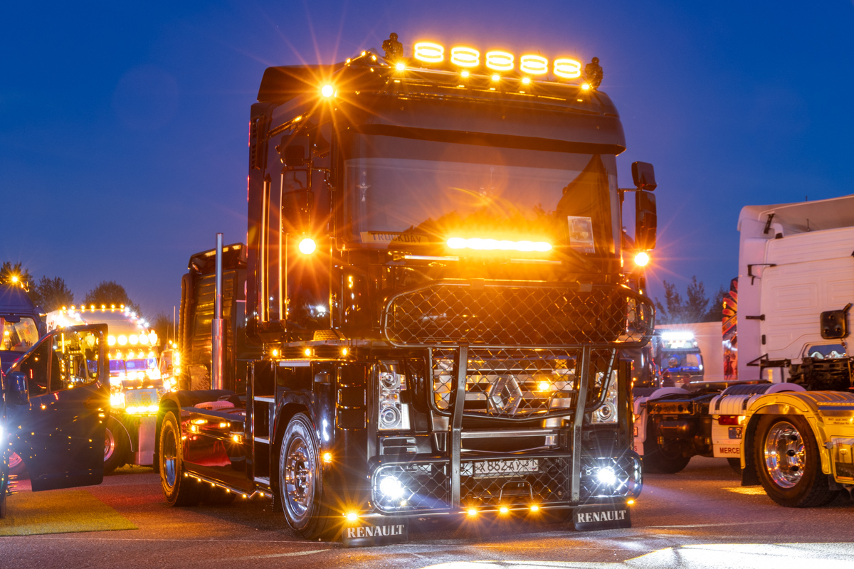 Белгородская область, № Х 852 АУ 31 — Renault Magnum ('2005); Московская область — Фестиваль TruckDay 2025