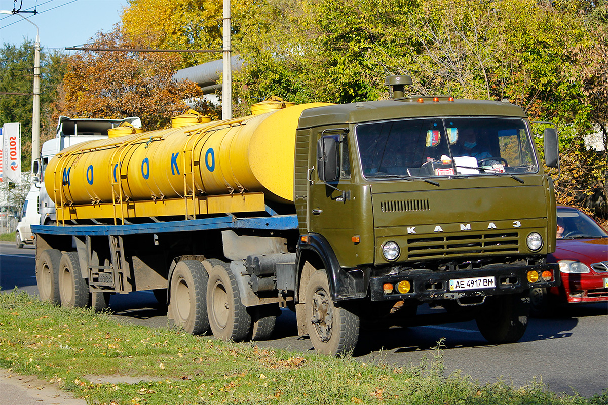 Днепропетровская область, № АЕ 4917 ВМ — КамАЗ-54112